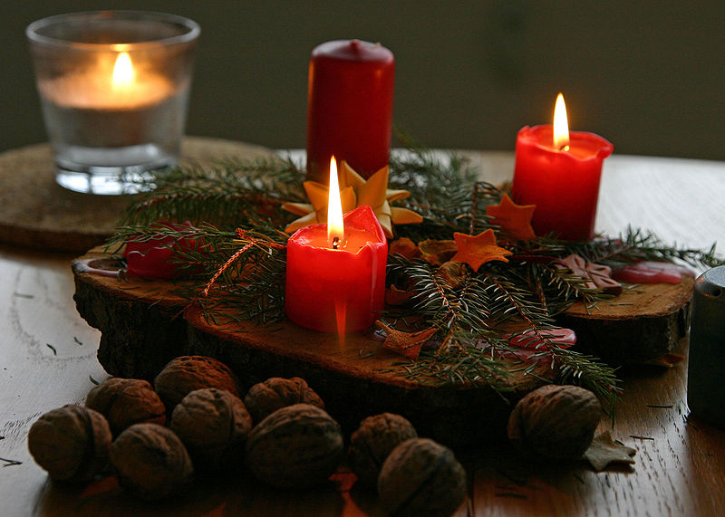 800px-Christmas_candles